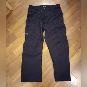 Arc'teryx men's quick dry pants. Like new. 36w 32L. Black.